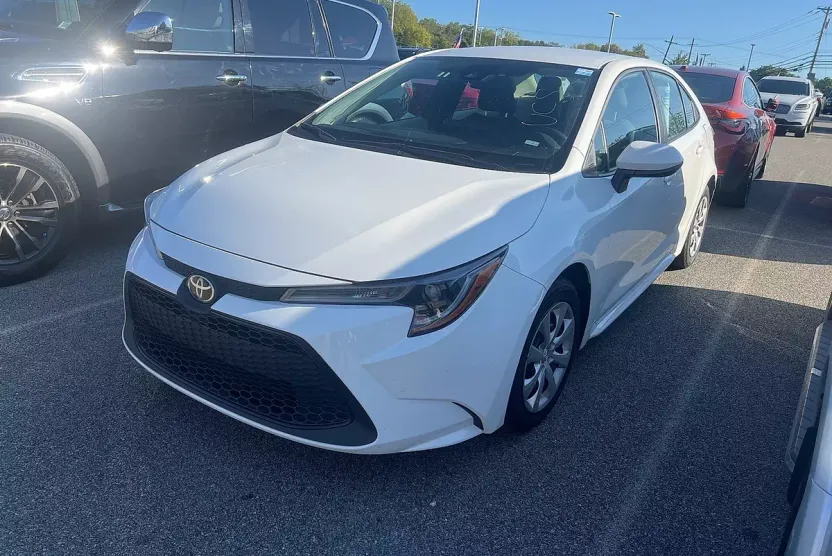 2022 Toyota Corolla LE photo 1