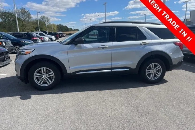 2023 Ford Explorer XLT photo 1