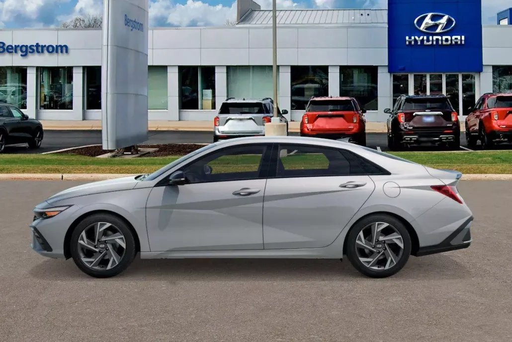 2025 Hyundai Elantra SEL Sport photo 1