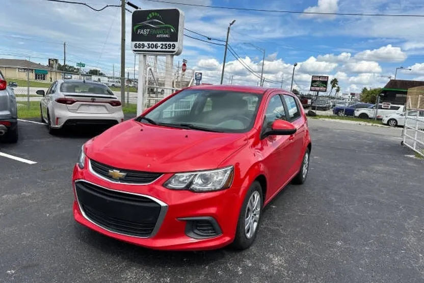 2020 Chevrolet Sonic LT photo 1