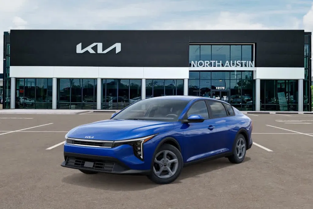 2025 Kia K4 LXS photo 1