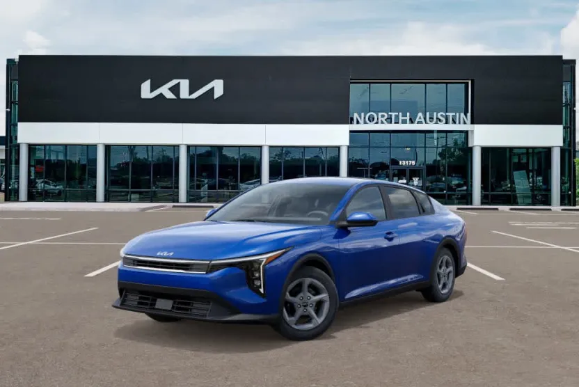 2025 Kia K4 LXS photo 1