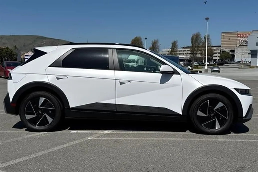 2025 Hyundai Ioniq 5 SEL photo 1
