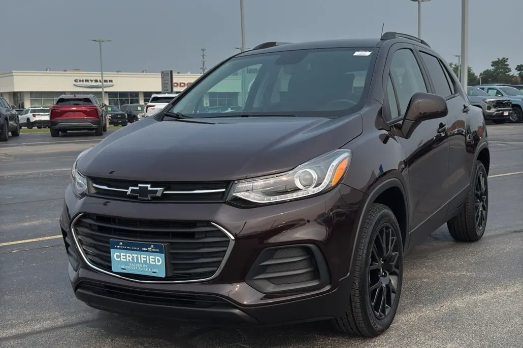 2022 Chevrolet Trax LT photo 1