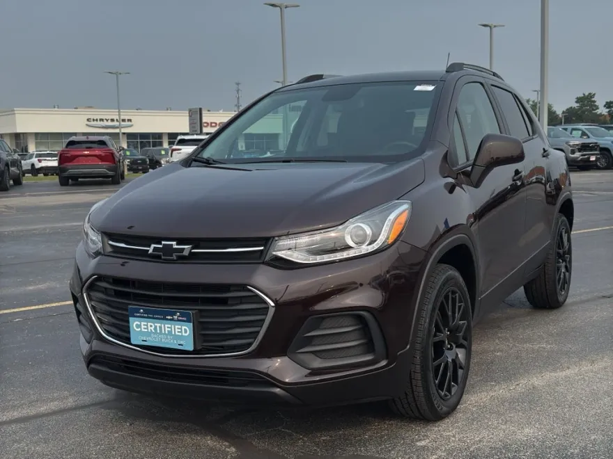 2022 Chevrolet Trax LT photo 1