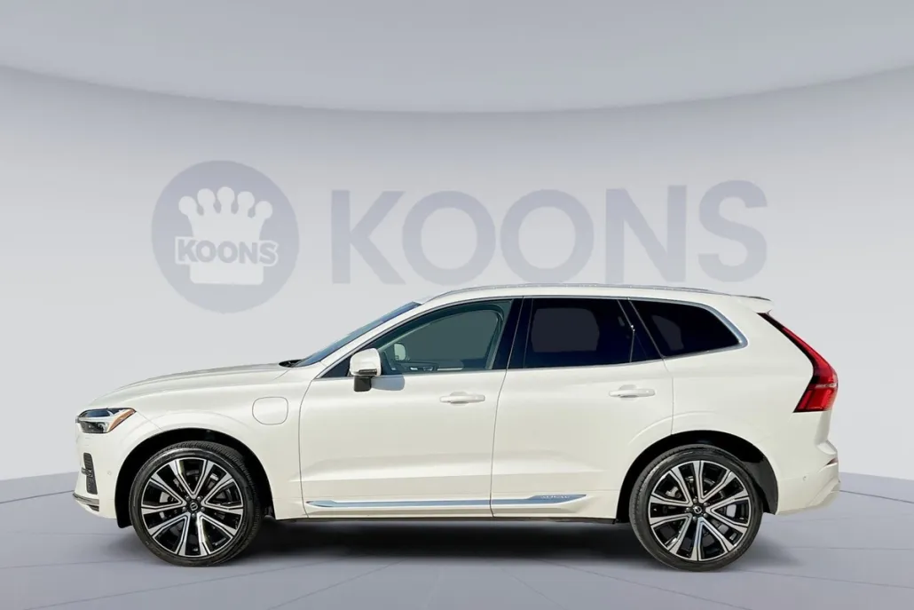 2023 Volvo XC60 Recharge Hybrid Ultimate photo 1