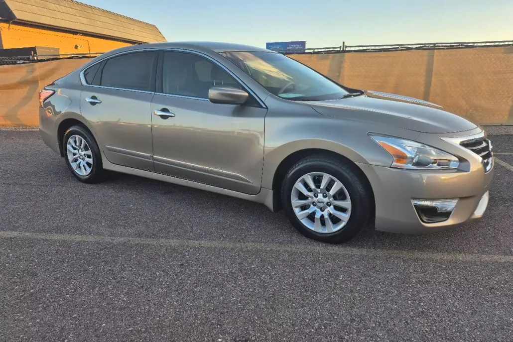 2015 Nissan Altima 2.5 SV photo 1