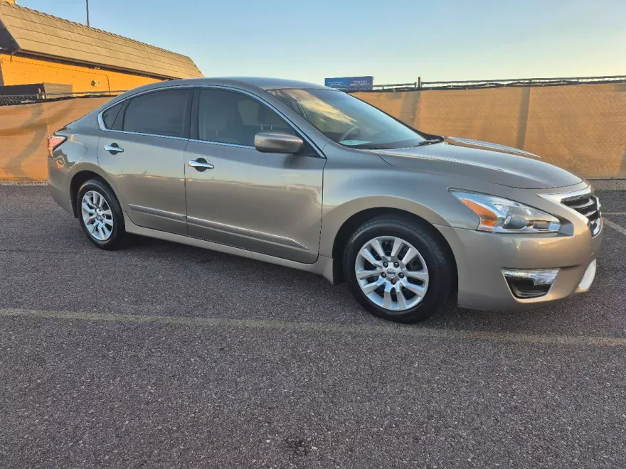 2015 Nissan Altima 2.5 SV photo 1