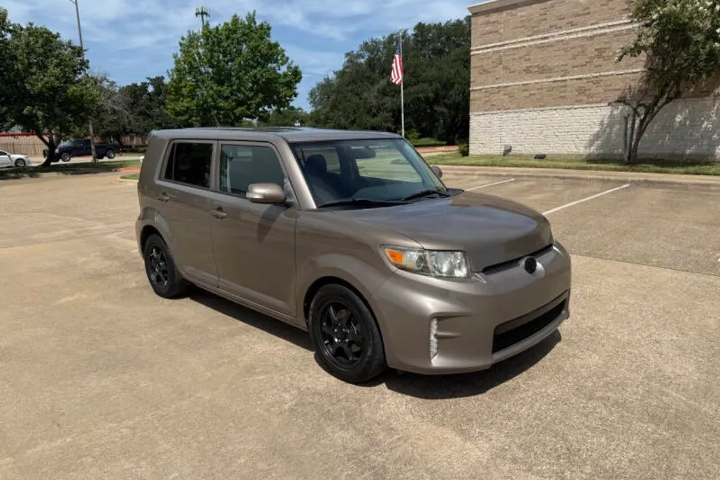 2014 Scion xB Base photo 1