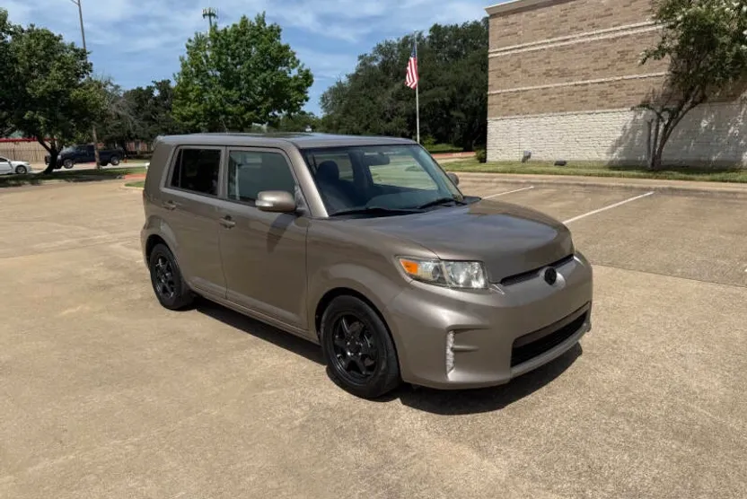 2014 Scion xB Base photo 1