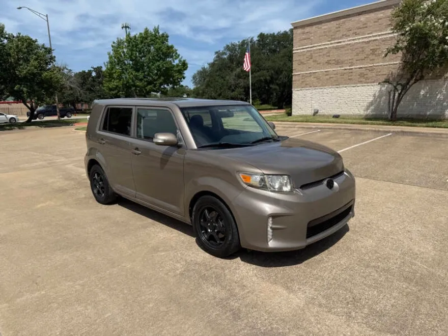 2014 Scion xB Base photo 1