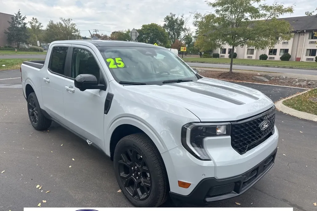 2025 Ford Maverick Lariat photo 1