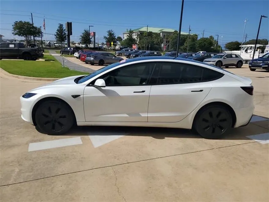 2024 Tesla Model 3 photo 1