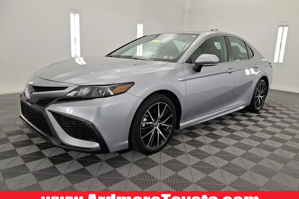 2023 Toyota Camry SE photo 1