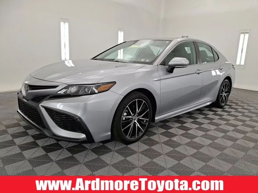 2023 Toyota Camry SE photo 1