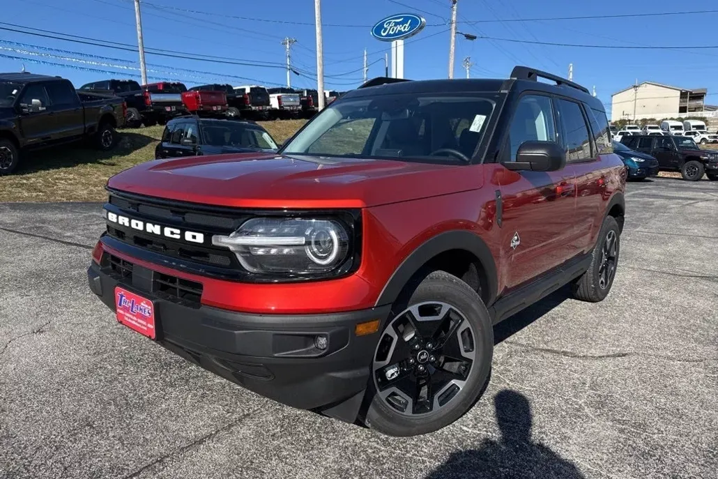 2024 Ford Bronco Sport Outer Banks photo 1
