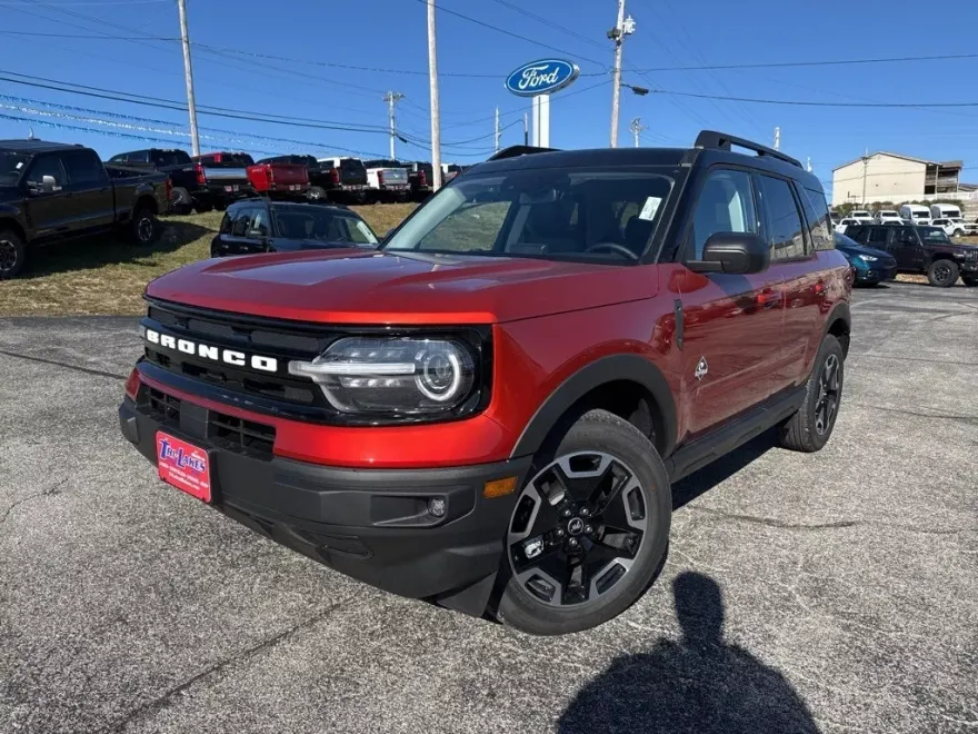 2024 Ford Bronco Sport Outer Banks photo 1