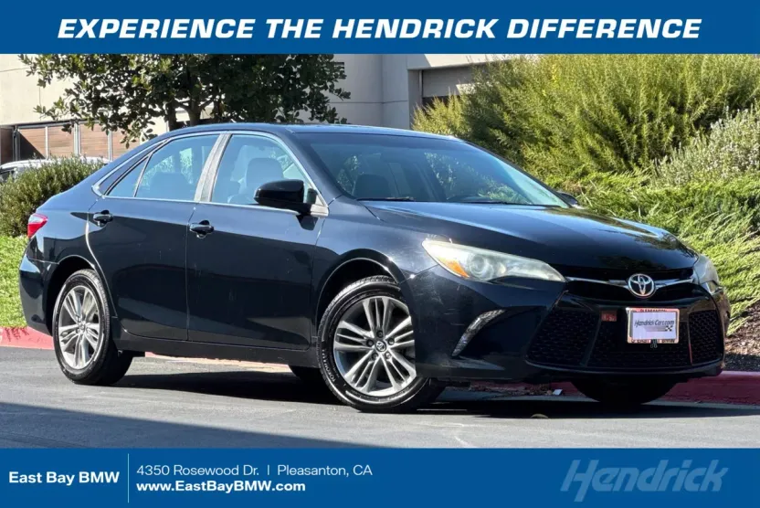 2015 Toyota Camry SE photo 1
