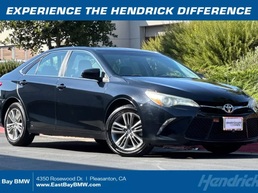2015 Toyota Camry SE photo 1