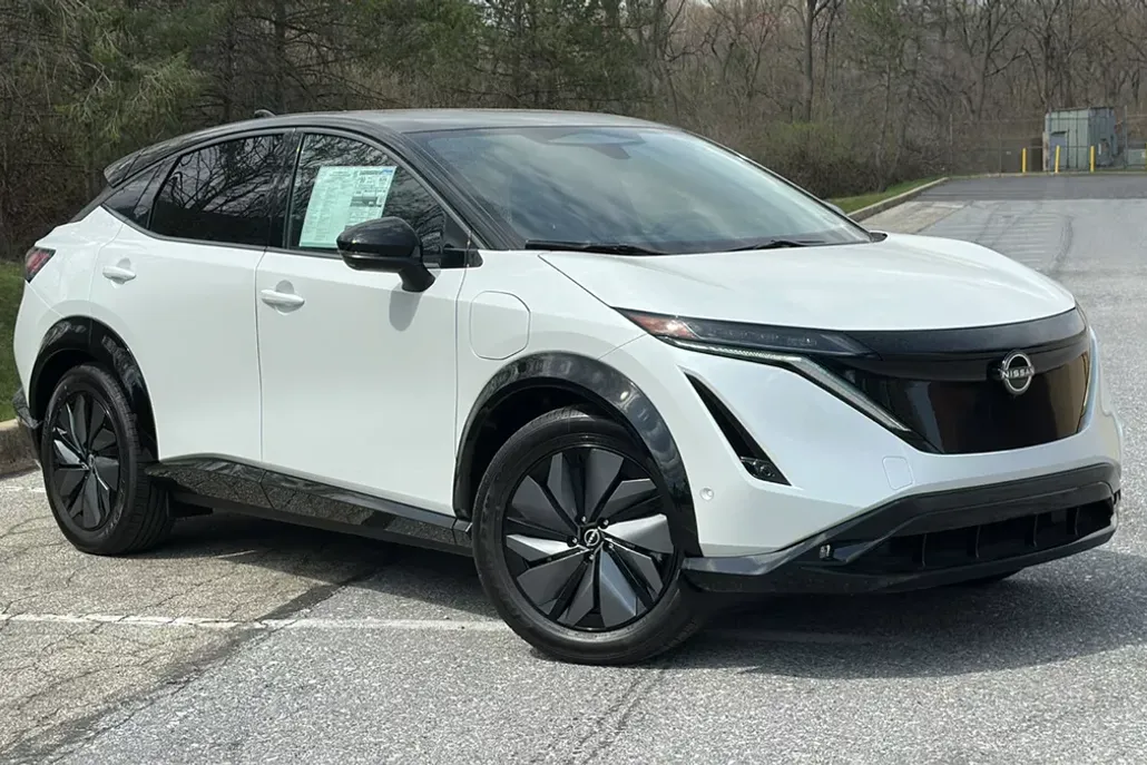 2025 Nissan ARIYA Platinum photo 1