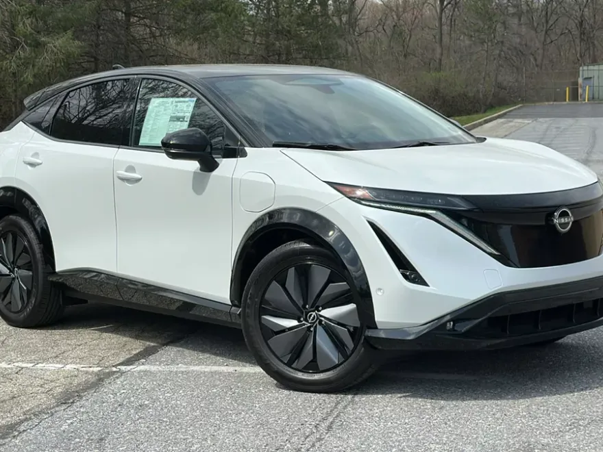 2025 Nissan ARIYA Platinum photo 1