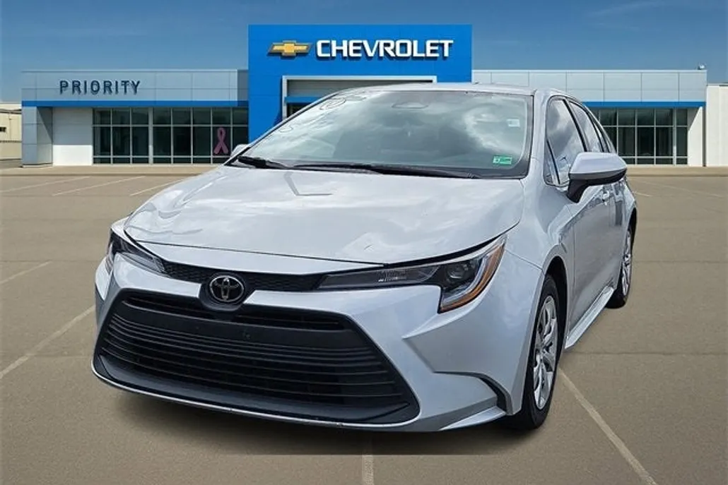 2023 Toyota Corolla LE photo 1