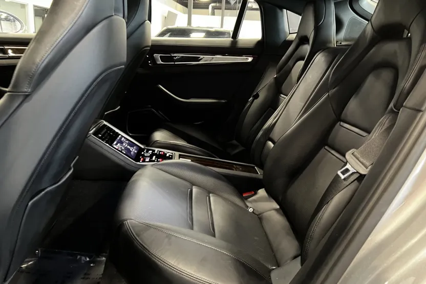 2018 Porsche Panamera 4S photo 1