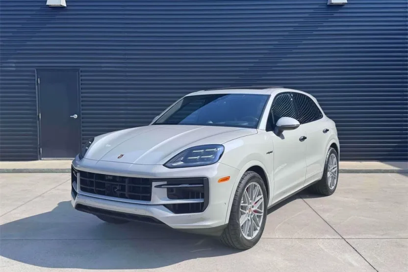 2025 Porsche Cayenne E-Hybrid S photo 1