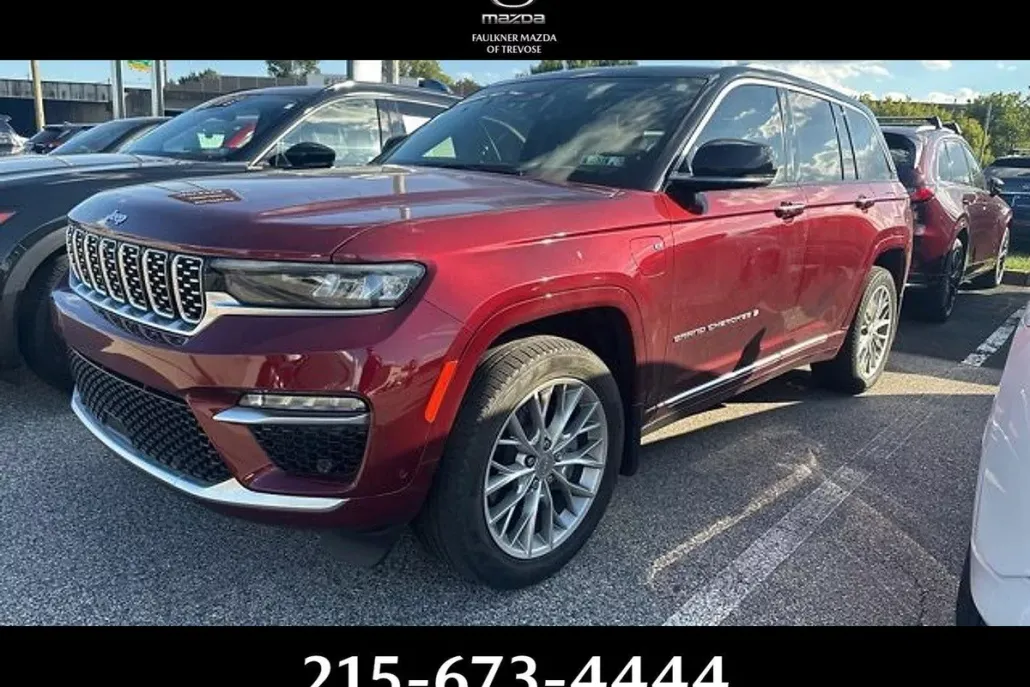 2022 Jeep Cherokee Summit 4xe photo 1