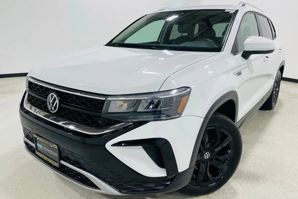 2022 Volkswagen Taos SE photo 1