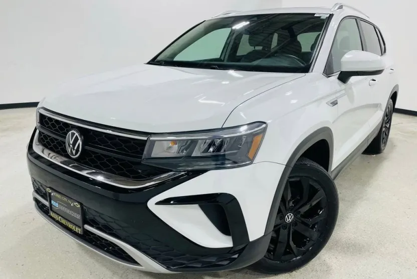 2022 Volkswagen Taos SE photo 1