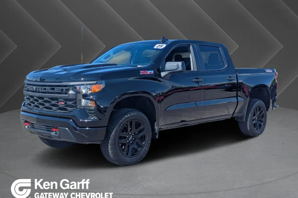 2025 Chevrolet Silverado photo 1