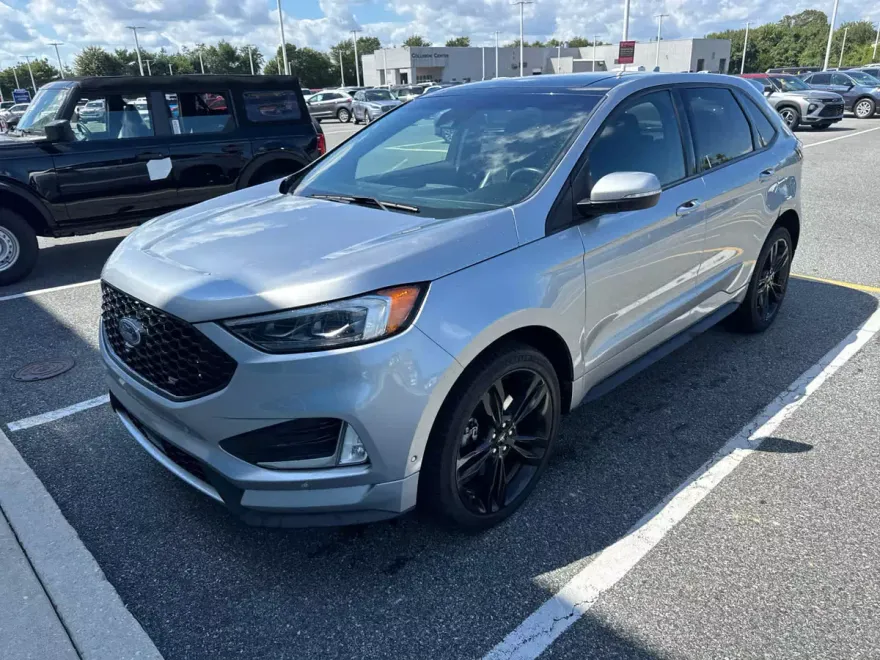2020 Ford Edge ST photo 1