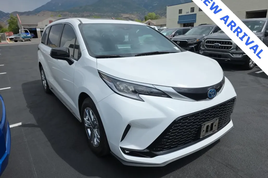 2021 Toyota Sienna Limited photo 1