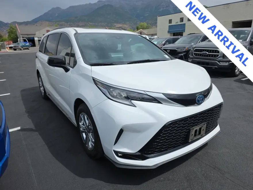 2021 Toyota Sienna Limited photo 1