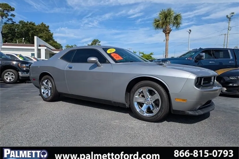 2013 Dodge Challenger R/T photo 1