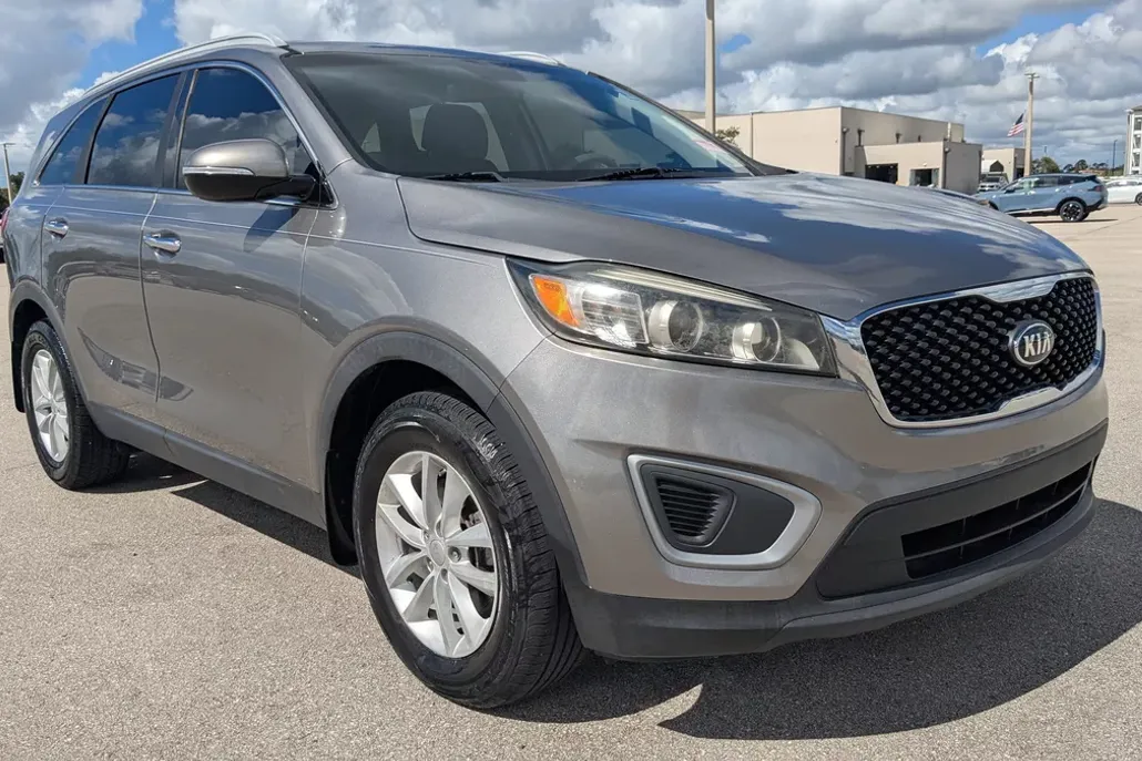 2017 Kia Sorento LX photo 1