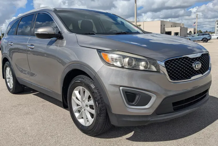 2017 Kia Sorento LX photo 1