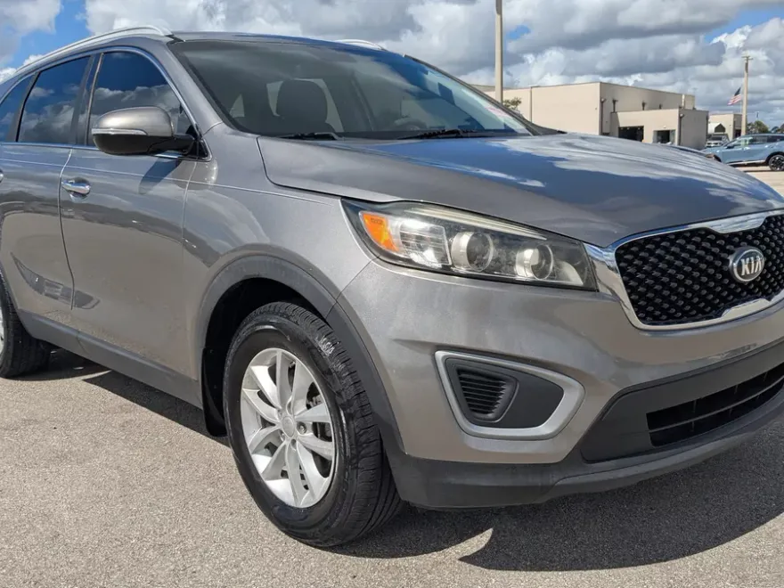 2017 Kia Sorento LX photo 1