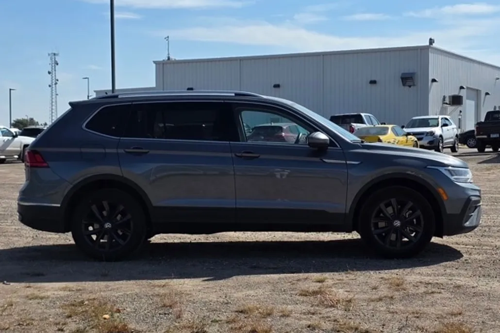 2024 Volkswagen Tiguan SE Wolfsburg Edition photo 1