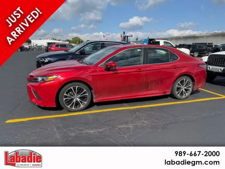 2019 Toyota Camry SE XLE photo 1