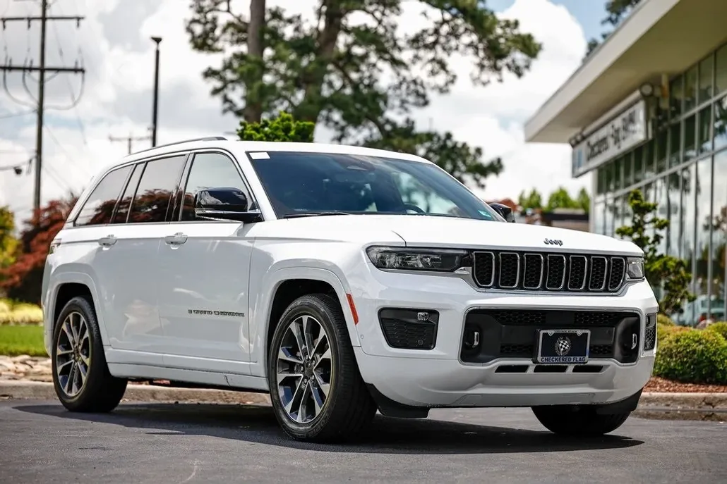 2022 Jeep Grand Cherokee Overland photo 1