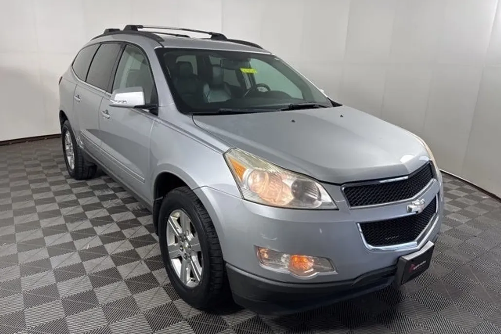 2011 Chevrolet Traverse 2LT photo 1