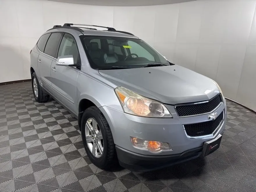 2011 Chevrolet Traverse 2LT photo 1