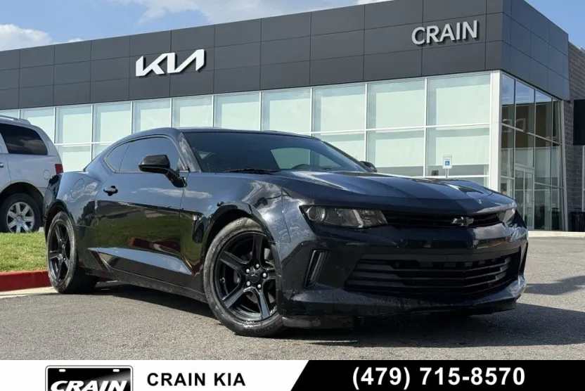 2017 Chevrolet Camaro 1LT photo 1