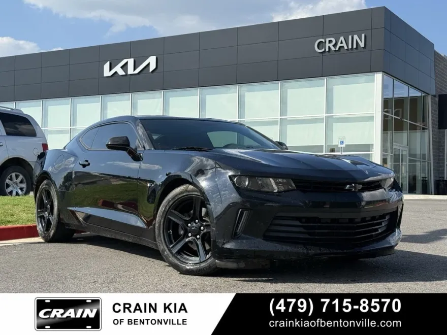 2017 Chevrolet Camaro 1LT photo 1