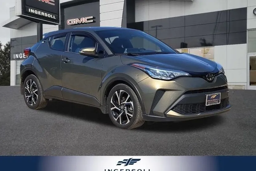 2021 Toyota C-HR LE photo 1