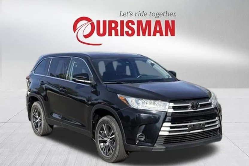 2019 Toyota Highlander LE photo 1