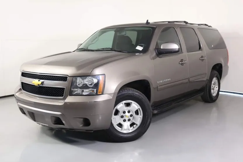 2014 Chevrolet Suburban LS photo 1