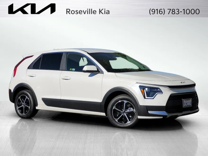2025 Kia Niro LX photo 1
